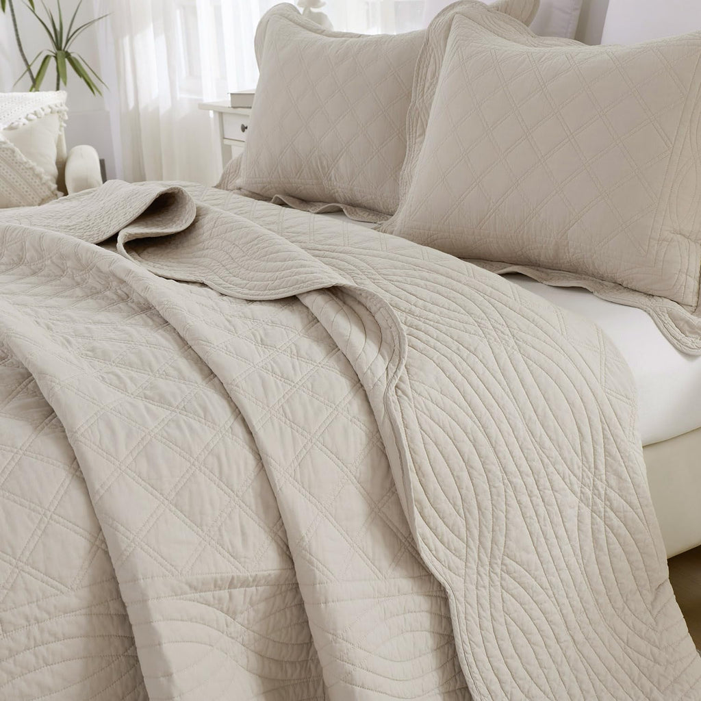 3-Piece Queen Diamond Pattern Lightweight Quilt Set