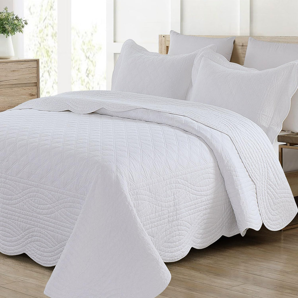 3-Piece Queen Diamond Pattern Lightweight Quilt Set