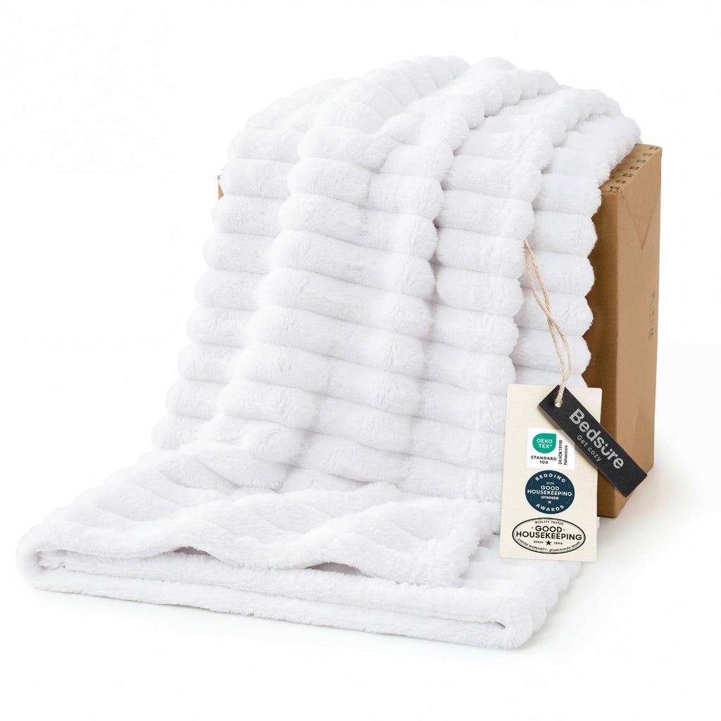 Ultra-Soft Polyester Fleece Blanket for Cozy Warmth