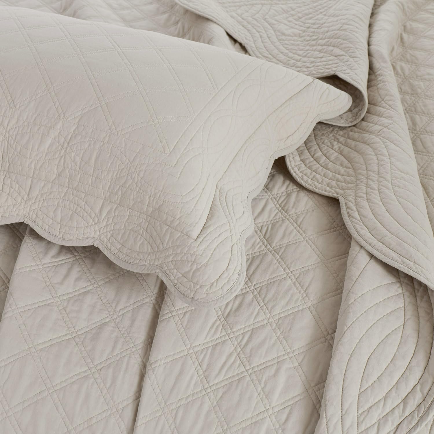 3-Piece Queen Diamond Pattern Lightweight Quilt Set