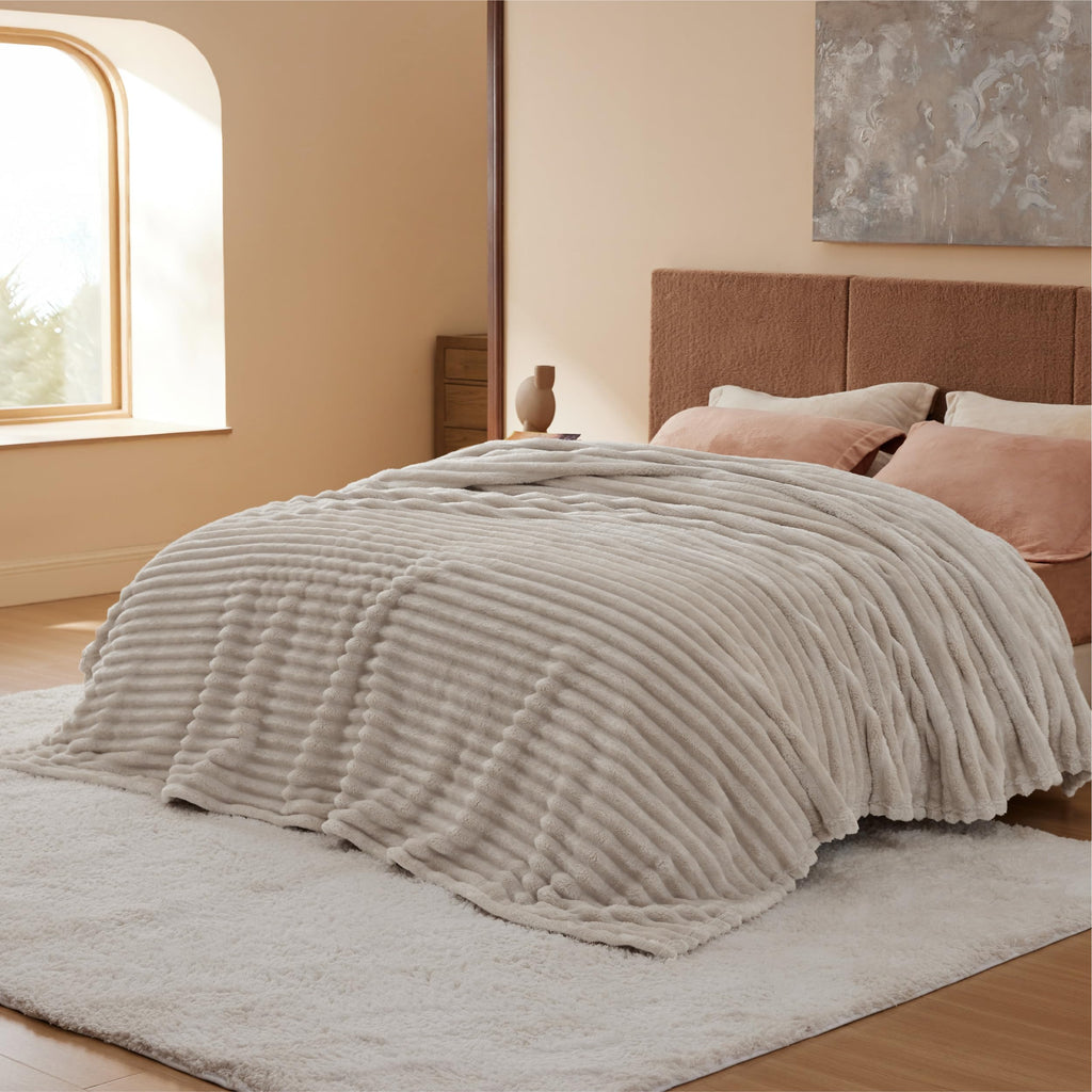 Ultra-Soft Polyester Fleece Blanket for Cozy Warmth