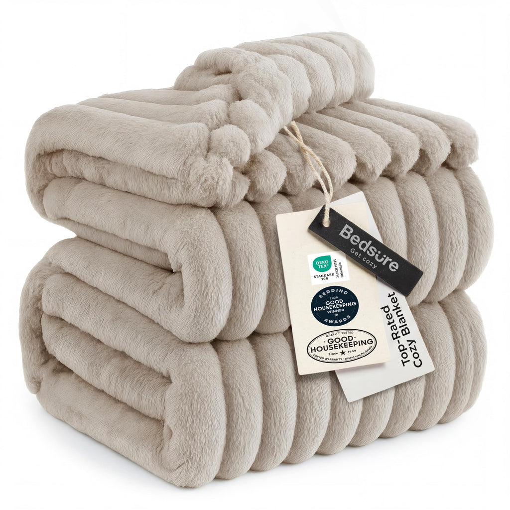 Ultra-Soft Polyester Fleece Blanket for Cozy Warmth