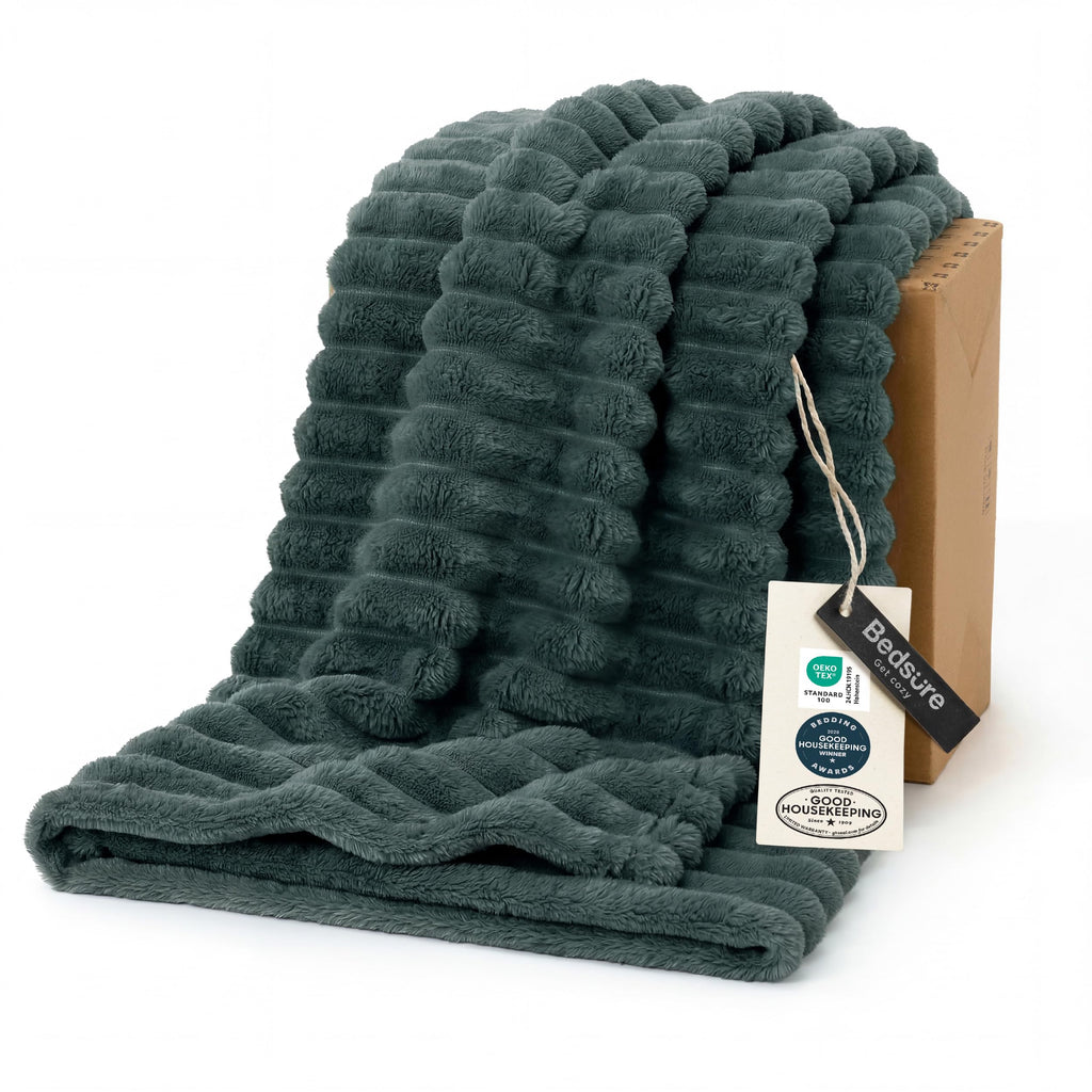 Ultra-Soft Polyester Fleece Blanket for Cozy Warmth