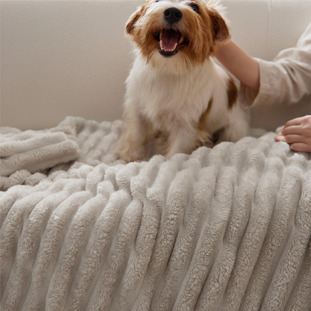 Ultra-Soft Polyester Fleece Blanket for Cozy Warmth