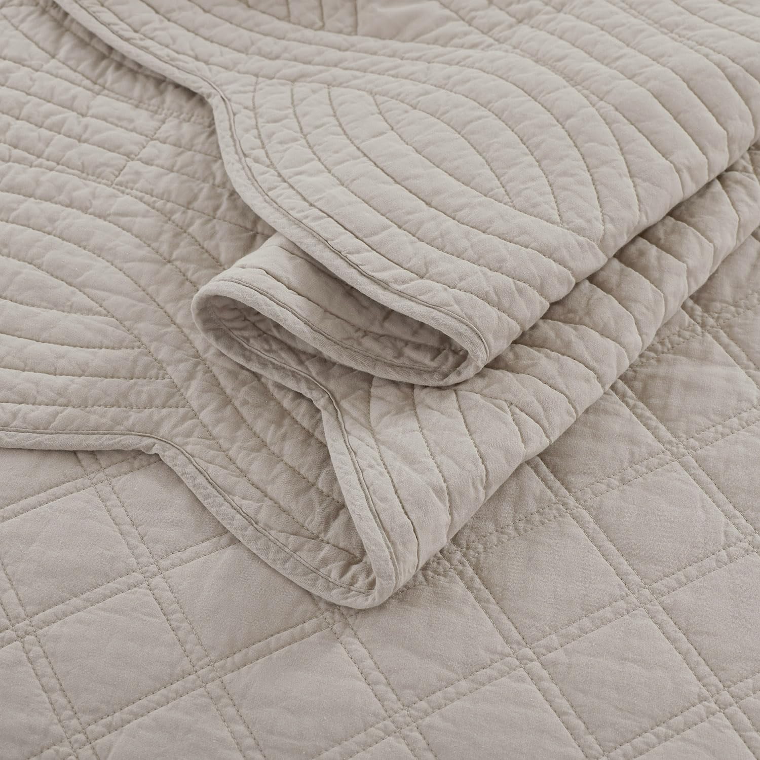 3-Piece Queen Diamond Pattern Lightweight Quilt Set