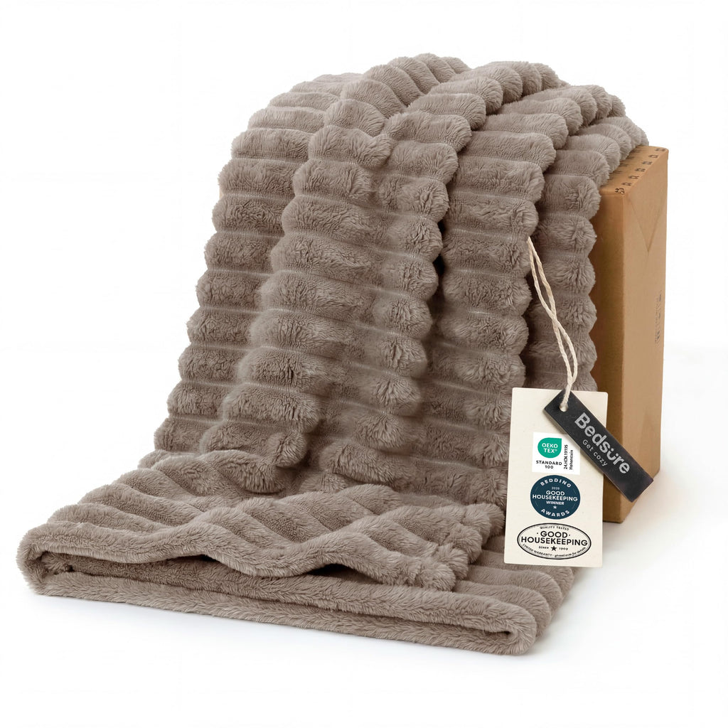 Ultra-Soft Polyester Fleece Blanket for Cozy Warmth