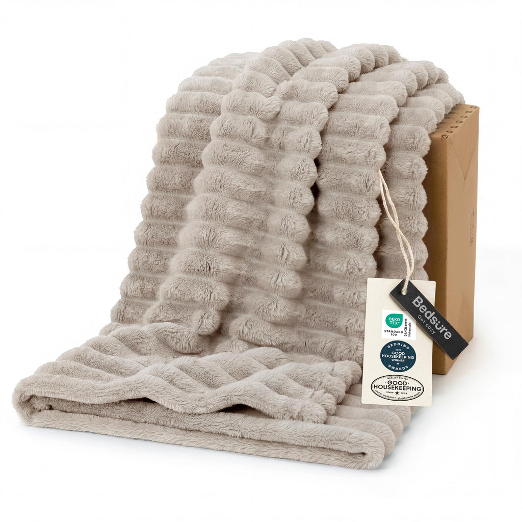 Ultra-Soft Polyester Fleece Blanket for Cozy Warmth