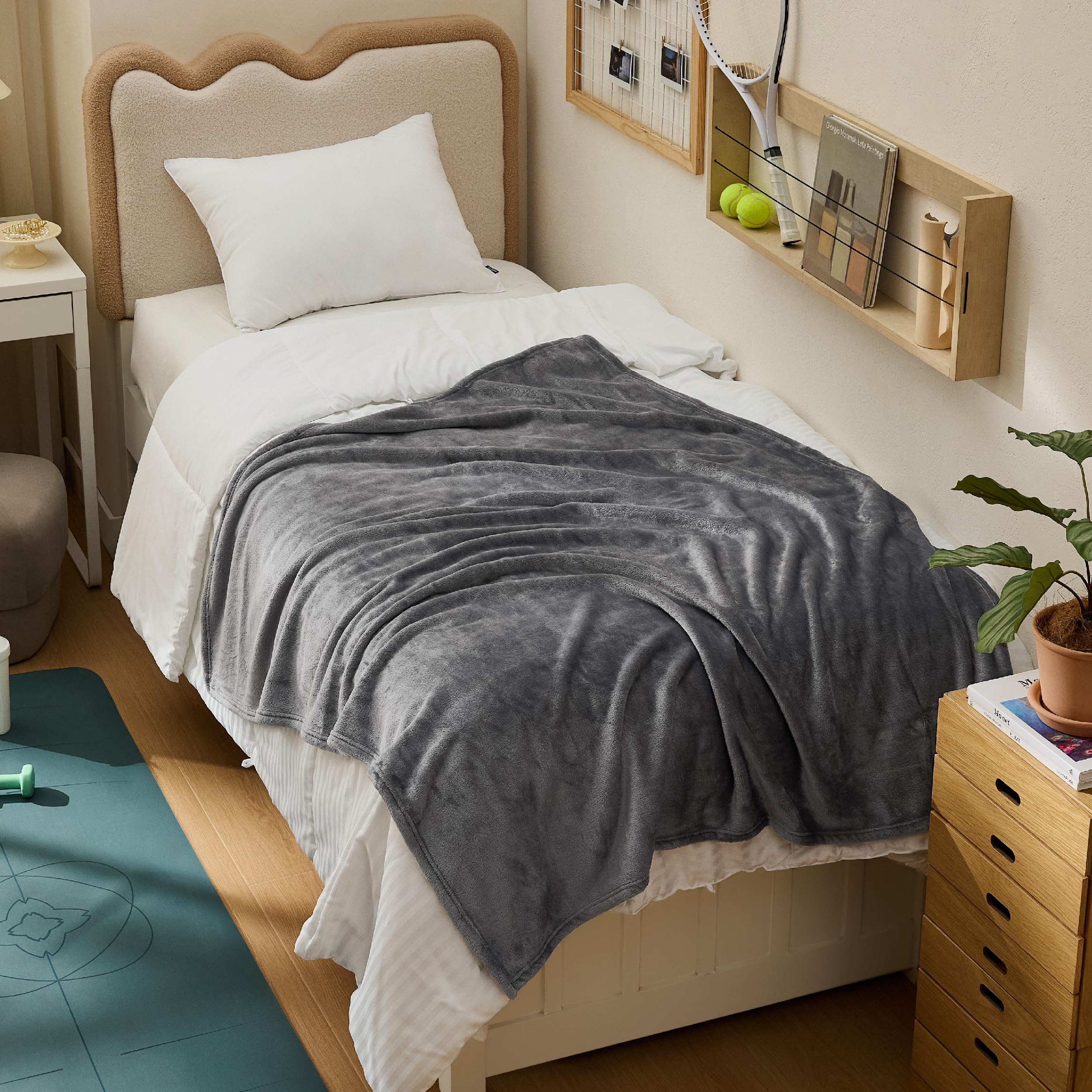 Lightweight Plush Fleece Throw Blanket for Couch and Sofa
